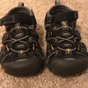Toddler keen size 7